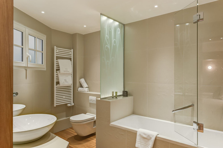 Bathroom 4, Pas de Calais, Paris