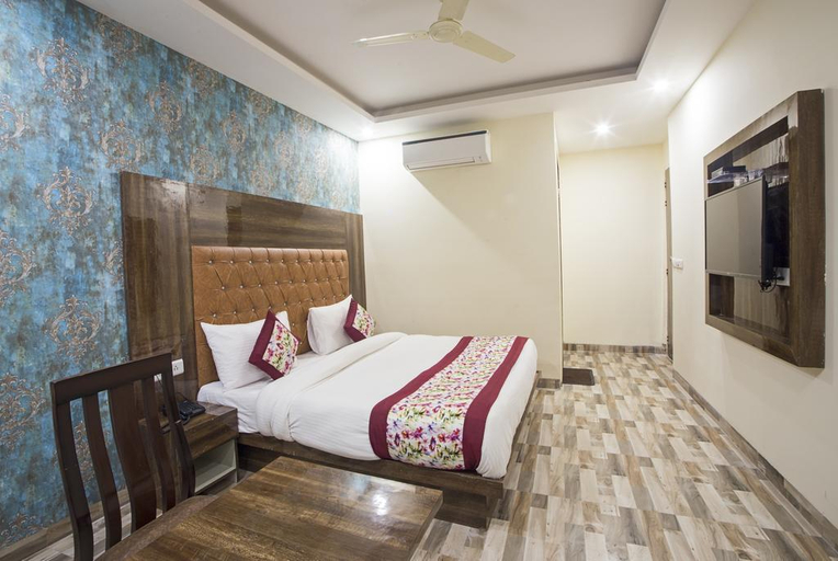 Bedroom 2, Hotel Smart Signature, Delhi