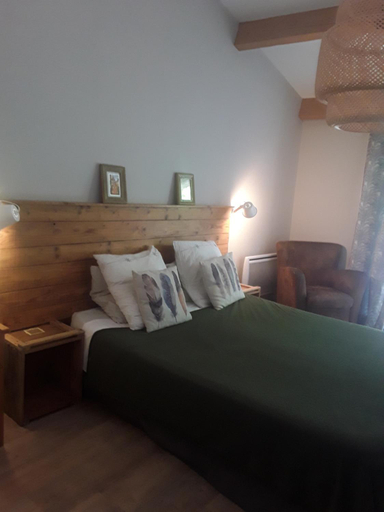 Bed, Chambre d'hote equipee avec terrasse verdoyante, Bouches-du-Rhône