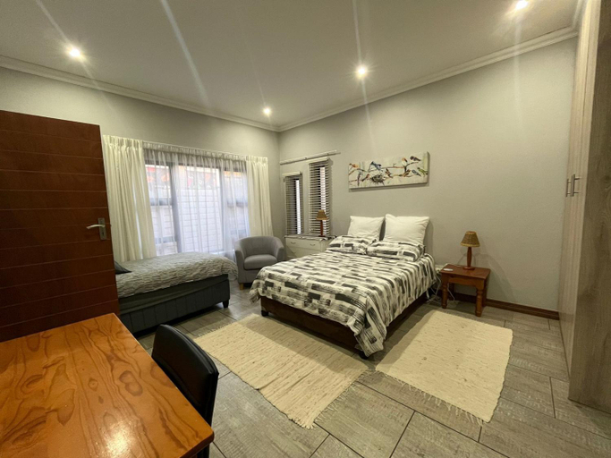 Bed, Douwe Cottages, City of Tshwane