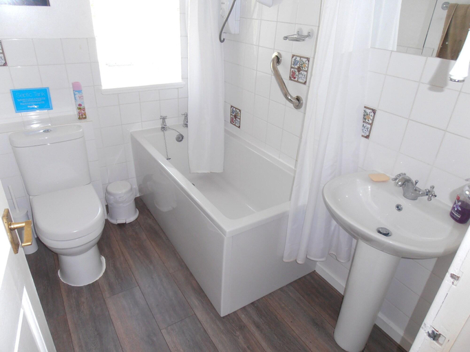 Bathroom 5, Smithy Cottage, Perthshire, Perthshire and Kinross