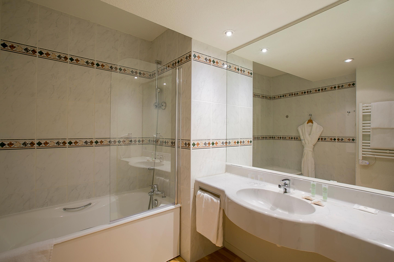 Bathroom 4, Best Western Sourceo, Landes
