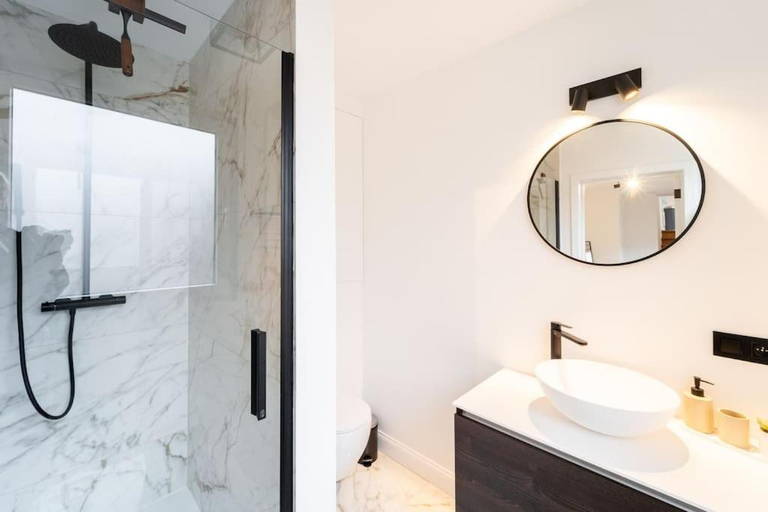 Others 5, Your Antwerp Adventure Sleeps 4, Antwerpen