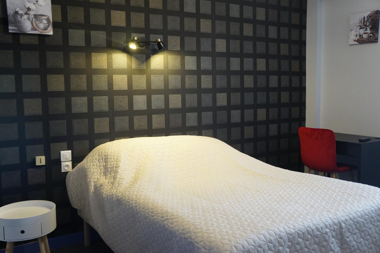 Bedroom 2, Les Rives de l'Ain, Jura