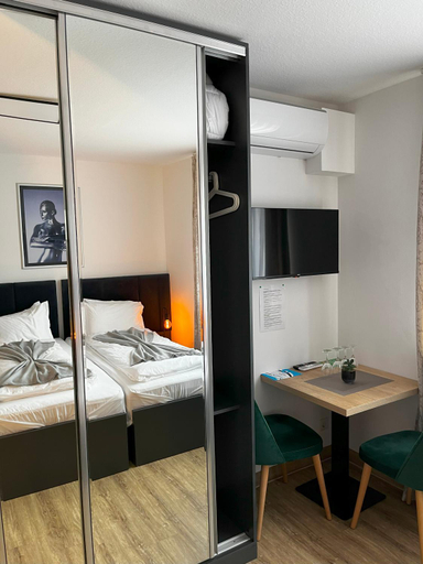 Bedroom 2, Hotel Dona, Rheinisch-Bergischer Kreis
