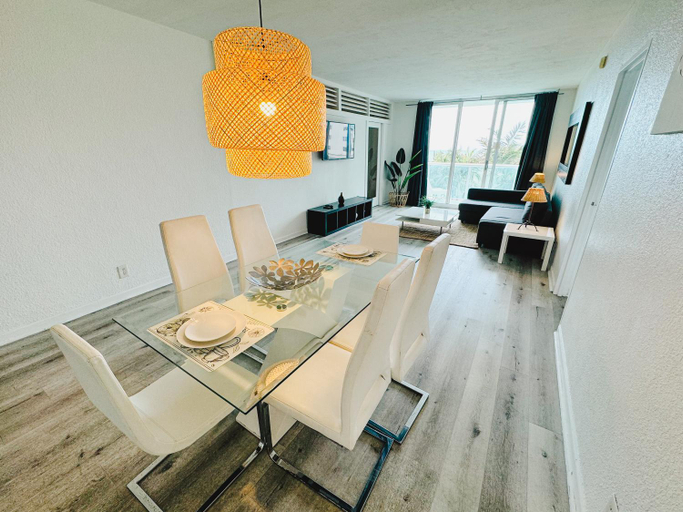 Dining Room 28