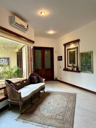 Others 5, Eleve Villa, Karachi