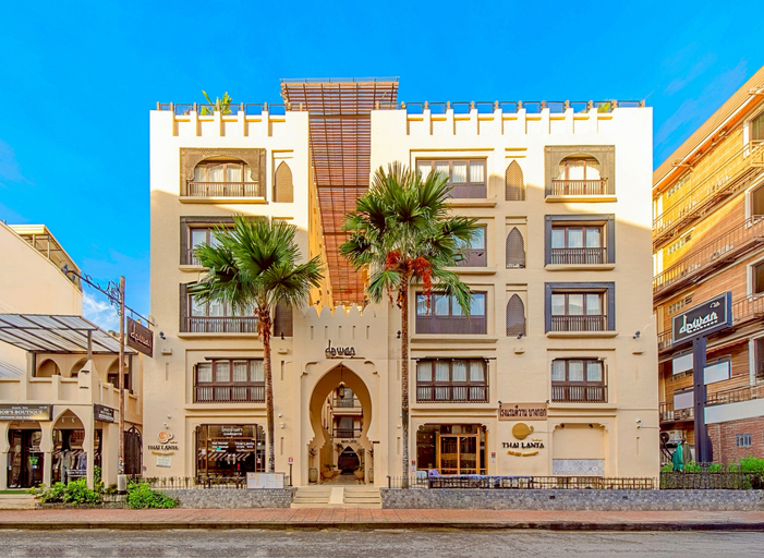 Exterior & Views