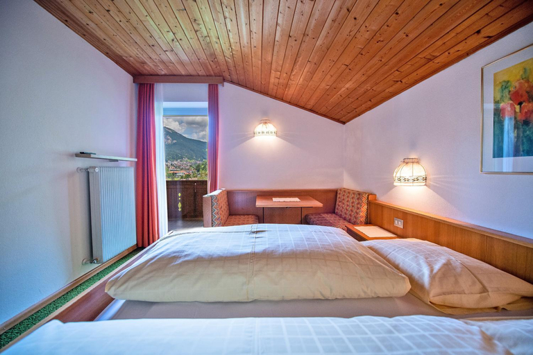Bedroom 2, Alara Rooms, Bolzano