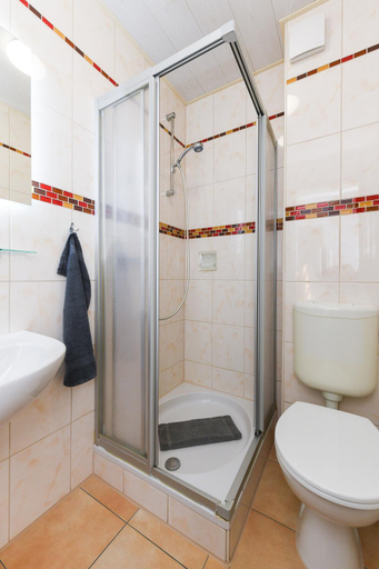 Bathroom 2, Ferienwohnungen Haus Boje "Krabbe", Wittmund