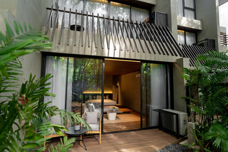 Exterior 3