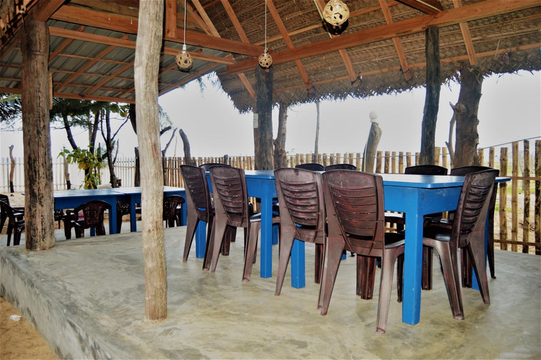 Food & Drinks 3, SHIM BEACH RESORT, Pothuvil