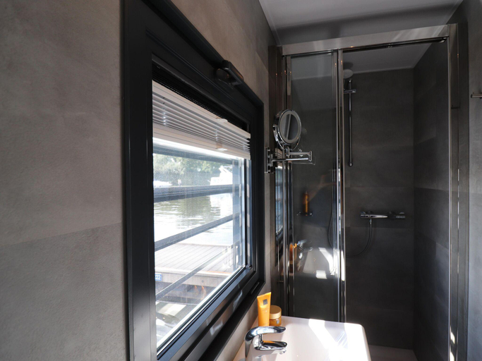 Bathroom 3, Houseboat in Lemmer with Harbor Views, Lemsterland