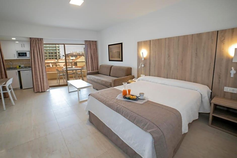 Bedroom 3, Aparthotel PYR Fuengirola, Málaga