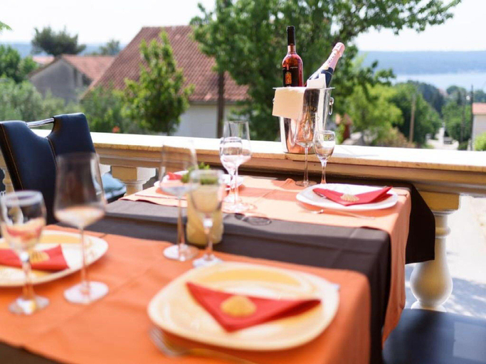 Food & Drinks, One bedroom apartment with terrace, Obrovac