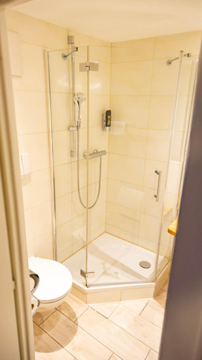 Bathroom 3, Hotel Lowen-Weinstube, Bodenseekreis