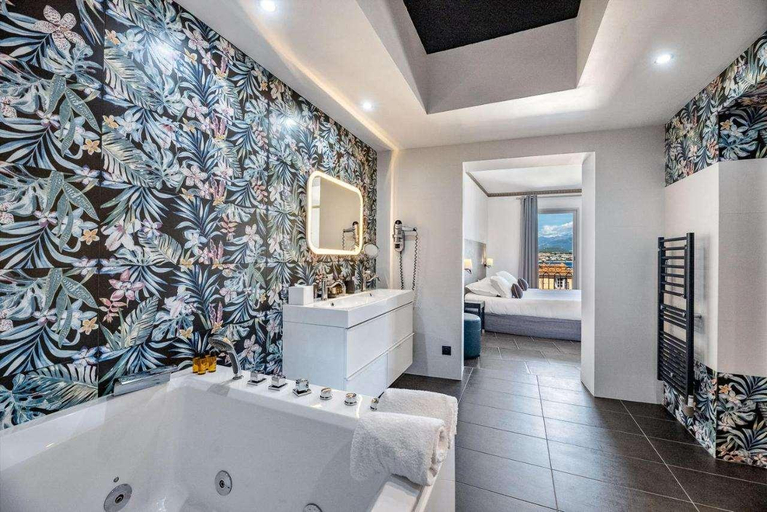Bathroom, Pozzo di Borgo, Corse-du-Sud