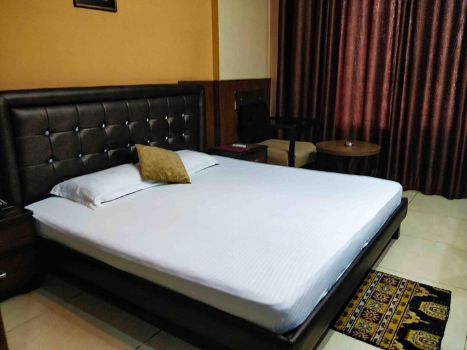 Bedroom 2, Center Point Hotel and Restaurant, Hardwar