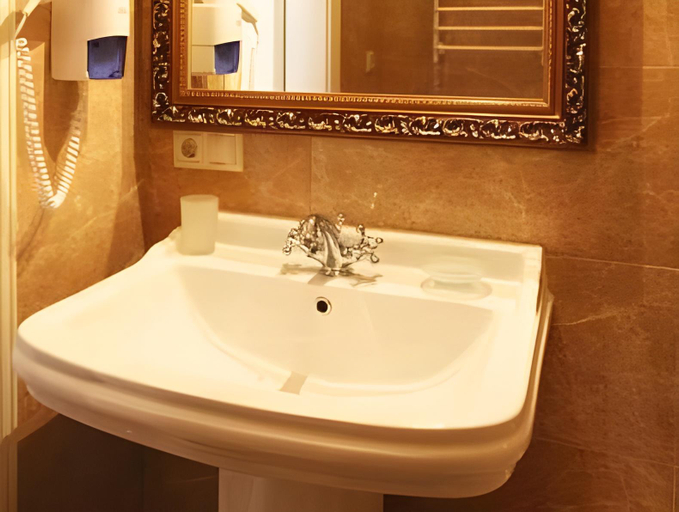 Bathroom 4, Royal Olympic Hotel, Pechers'kyi