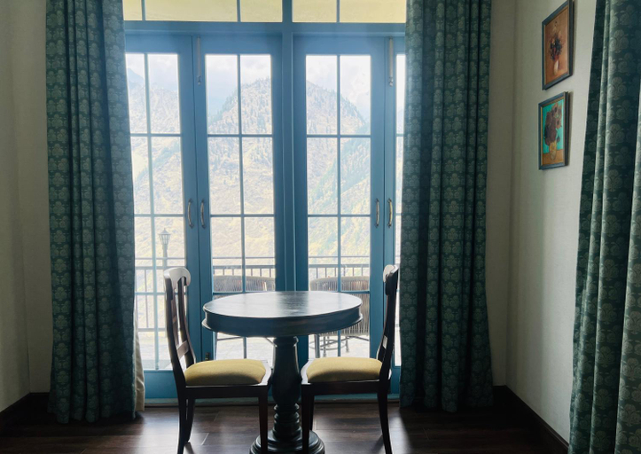 Dining Room 16