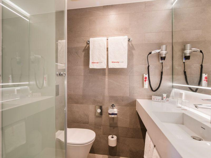 Bedroom 2, IntercityHotel Hamburg Hauptbahnhof, Hamburg