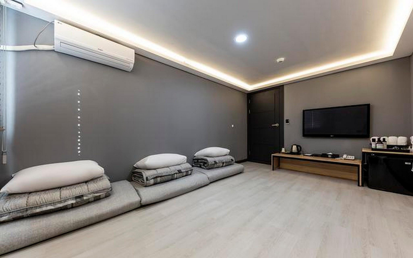 Bedroom 4, Incheon Yonghyeondong Number 25, Nam