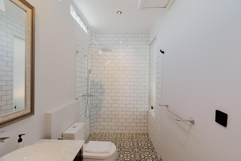 Bathroom 4, Muara Lovina, Buleleng