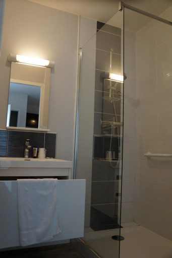 Bathroom 3, Les Rives de l'Ain, Jura