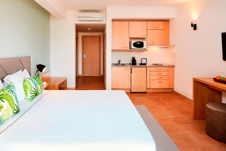 Bedroom 3, NH Marina Portimão Resort, Portimão