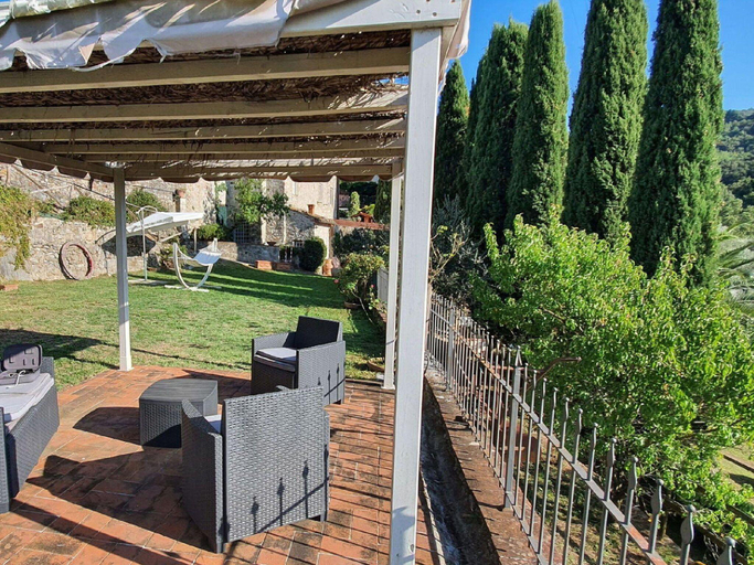 Others 3, Stone House in Chiatri with Lake Views, Lucca