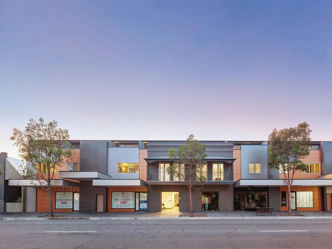 Exterior & Views