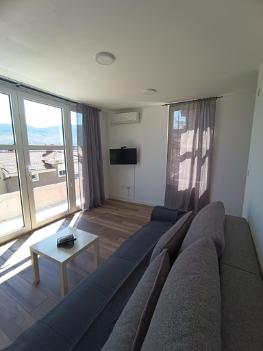Others 2, Apartmani Ribar