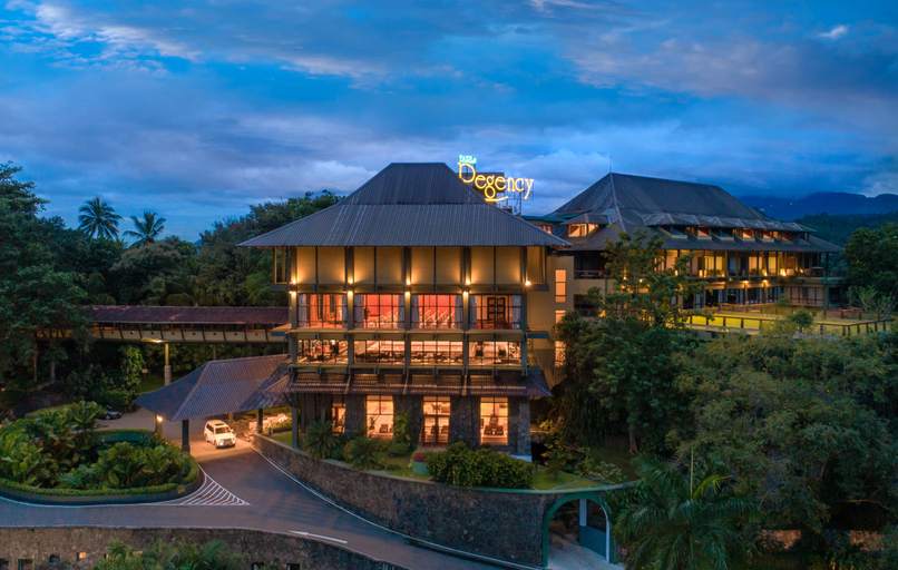 Exterior & Views
