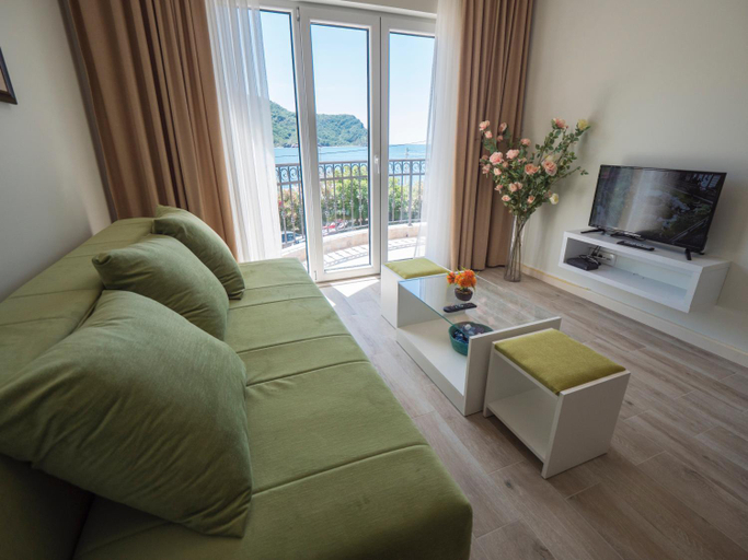 Others 2, Villas Promis