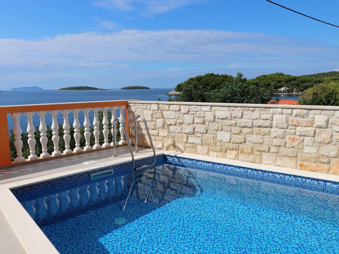Sport & Beauty, Holiday Home Adriatic View-Three Bedroom Apartment with Terrace and Sea View, Blato