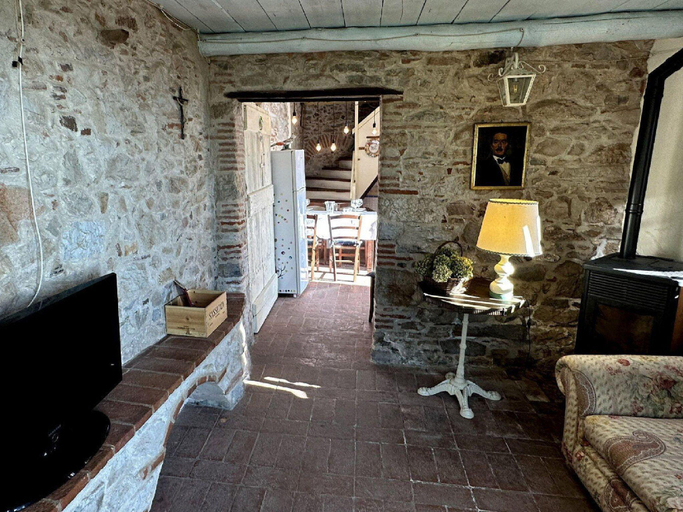 Others 4, Stone House in Chiatri with Lake Views, Lucca