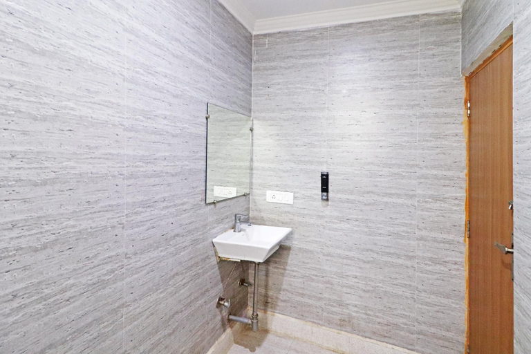 Bathroom 16
