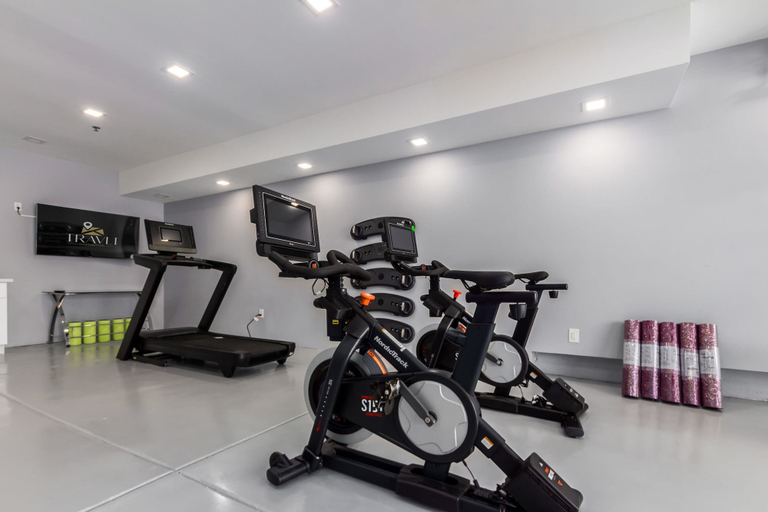 Room 3, City View LUX Penthouse Old Town Gym Walkable, Maricopa
