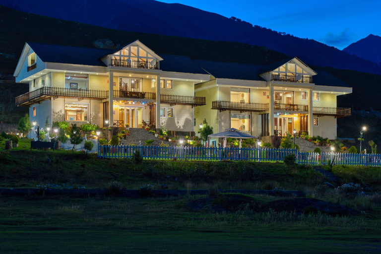 Exterior & Views