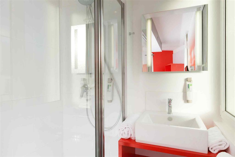 Bedroom 3, ibis Styles Vannes Gare Centre, Morbihan