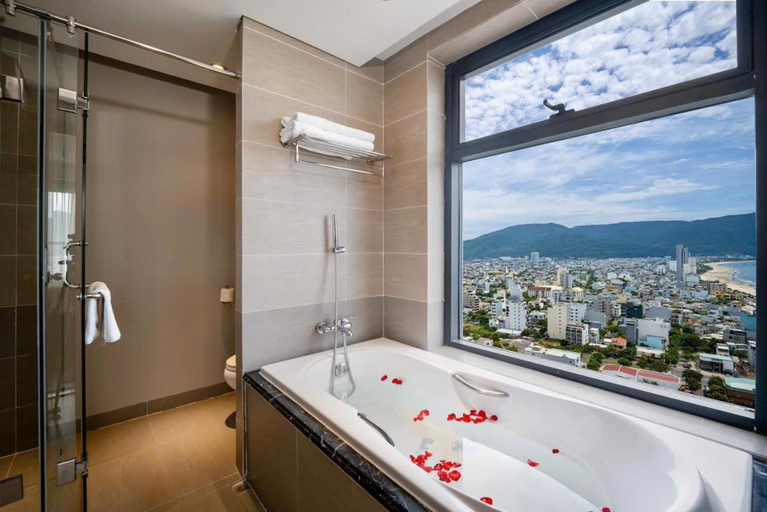 Bathroom 4, Luxury Apartment in Sheraton Buiding, Da Nang