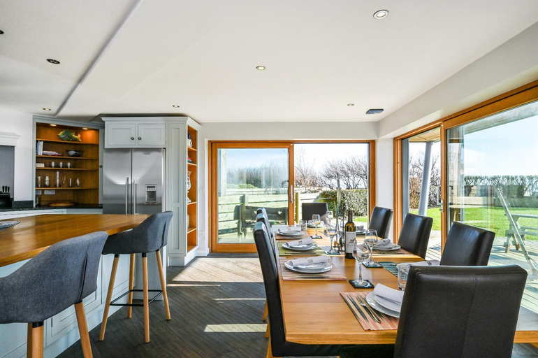 Food & Drinks 4, Le Var - Beachfront home in Bracklesham Bay, West Sussex