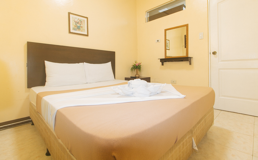 Bedroom 3, J&T Jamich Suites by RedDoorz, Pasay City