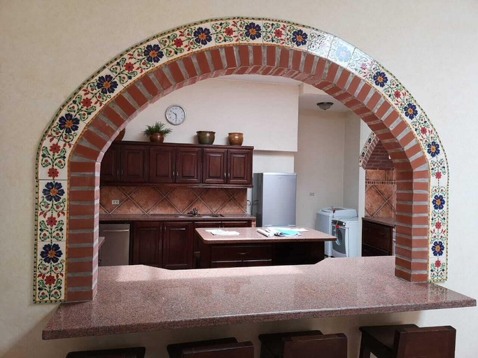 Others 3, CASA DE HUÉSPEDES, Oropeza