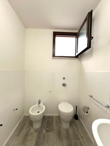 Bathroom 3, Cortile Bassi 185, Trapani