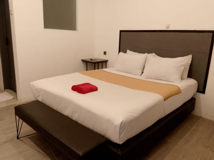 Crown Budget In Style Kediri Room Type - VIP ROOM