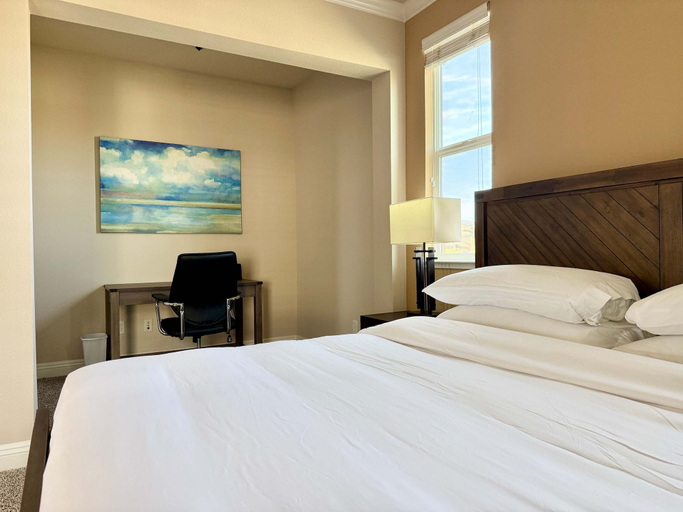 Room 2, New Upscale 1BR Stay With Mini Golf Sauna Heated Pool, Washoe