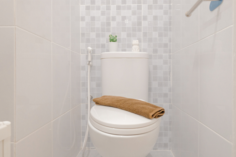 Bathroom 5, Compact and Homey Studio at Tokyo Riverside PIK 2 Apartment By Travelio, Tangerang