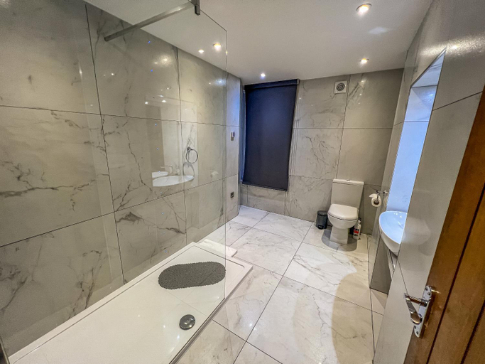 Bathroom 5, Fountain House, Lincolnshire