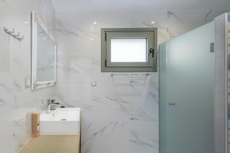 Bathroom 3, Villa Lakioto, Crete